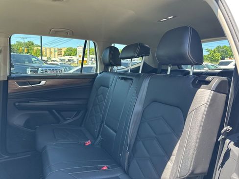 Used 2025 Volkswagen Atlas SE AWD/4WD image 24