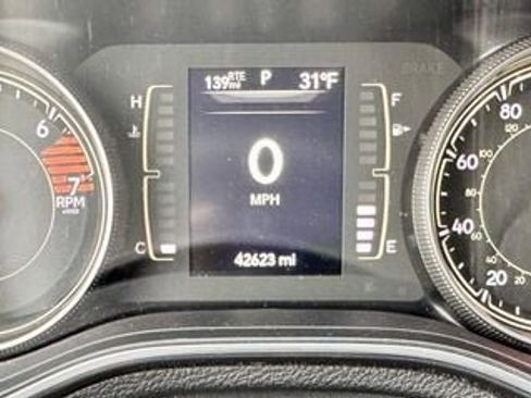 Used 2021 Jeep Cherokee Latitude Plus image 12