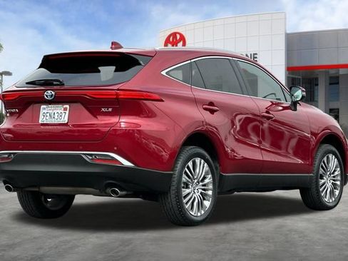 Certified 2023 Toyota Venza XLE AWD/4WD image 5