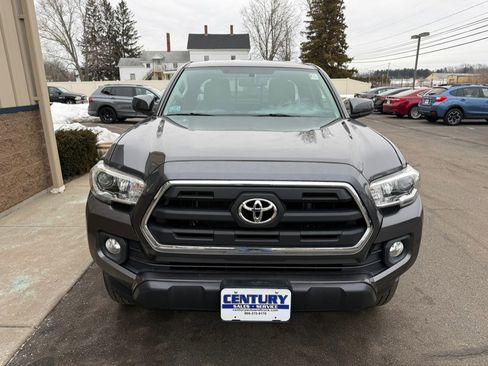 Used 2017 Toyota Tacoma SR5 w/ Tow Package image 2