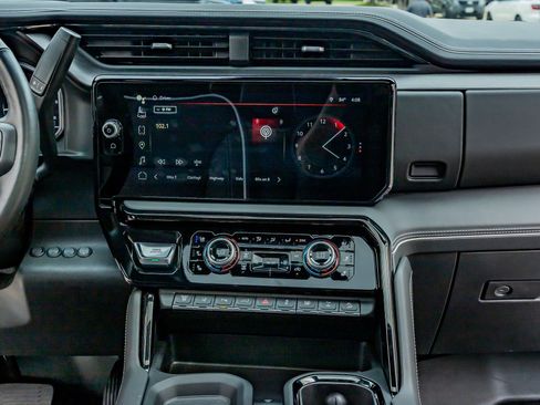 Used 2025 GMC Sierra 2500 AT4X AWD/4WD image 24