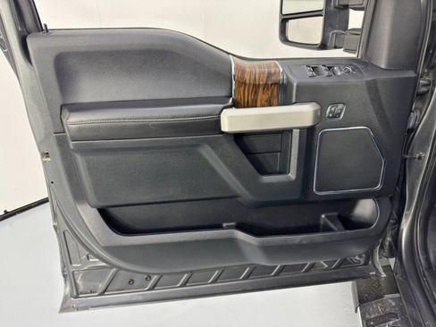 Used 2019 Ford F150 Lariat image 40