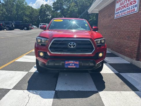 Used 2017 Toyota Tacoma SR5 w/ Tow Package AWD/4WD image 5