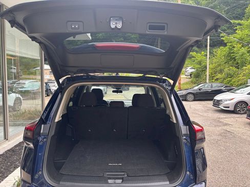 Used 2025 Nissan Rogue SV AWD/4WD image 33