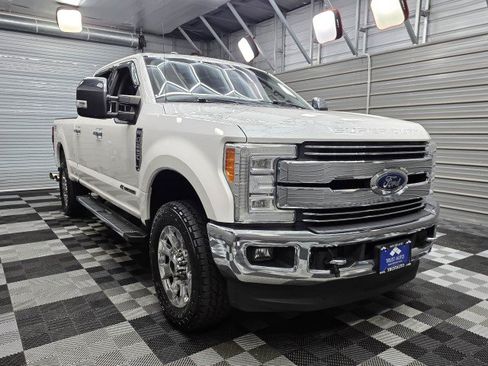 Used 2017 Ford F250 Lariat w/ Lariat Ultimate Package AWD/4WD image 5