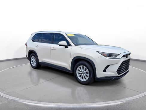 Used 2024 Toyota Grand Highlander AWD image 2