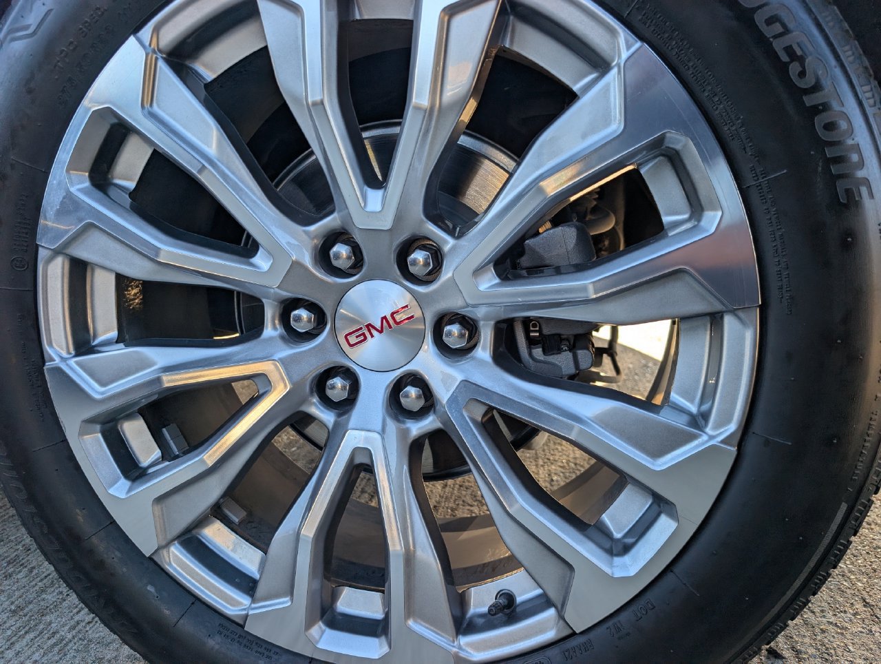 Used 2024 GMC Yukon Denali RWD image 7