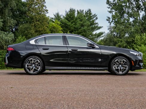 New 2026 BMW 530i xDrive w/ Premium Package image 2