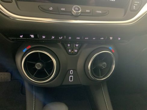 Used 2025 Chevrolet Blazer LT image 22