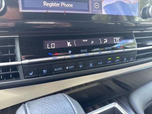 Used 2024 Toyota Sienna Platinum FWD image 20