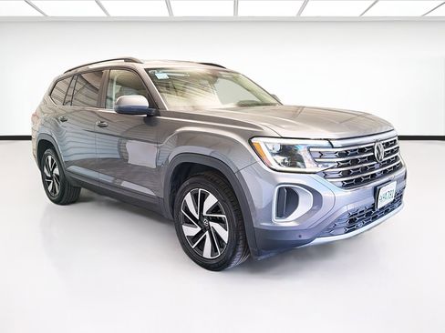 Used 2024 Volkswagen Atlas SE image 3