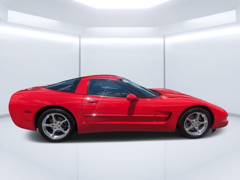 Used 2003 Chevrolet Corvette Coupe w/ Preferred Equipment Group RWD image 2