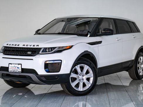 Used 2018 Land Rover Range Rover Evoque SE image 4