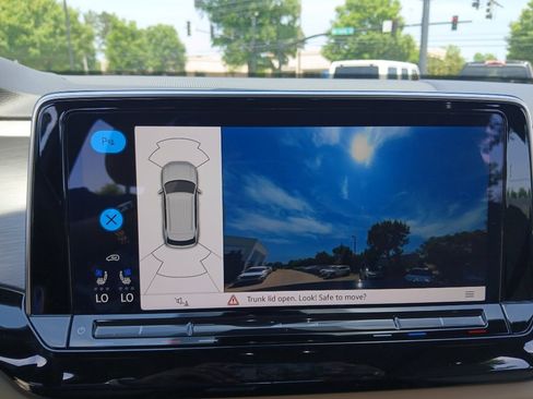 Used 2025 Volkswagen Atlas Cross Sport SE w/ Panoramic Sunroof Package FWD image 24