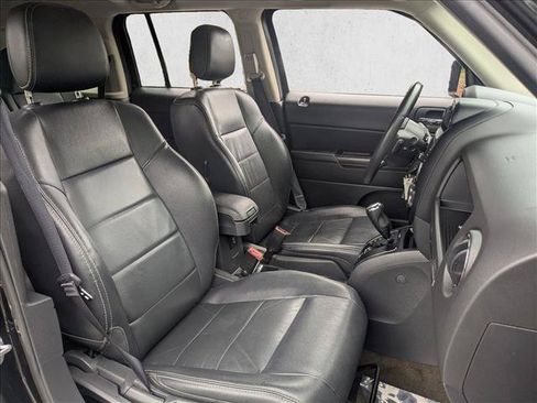 Used 2017 Jeep Patriot High Altitude AWD/4WD image 22
