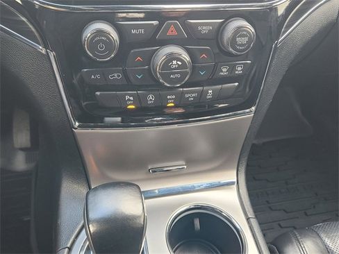 Used 2020 Jeep Grand Cherokee Limited w/ Luxury Group II image 24