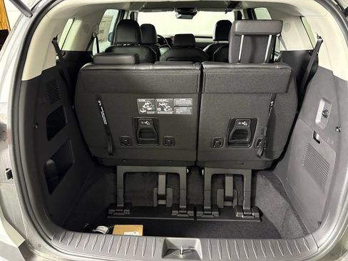 New 2026 Kia Carnival EX FWD image 39