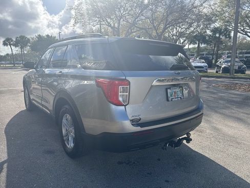Used 2024 Ford Explorer XLT RWD image 5