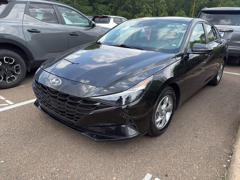 Used 2023 Hyundai Elantra SE FWD image 1