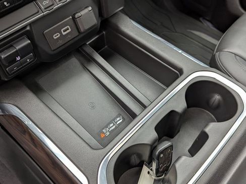 Certified 2022 GMC Sierra 1500 SLT w/ SLT Convenience Package image 15