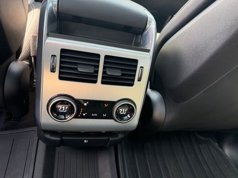 Used 2020 Land Rover Range Rover Sport SVR image 12