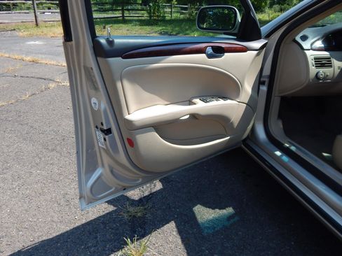 Used 2007 Buick Lucerne CXL image 10