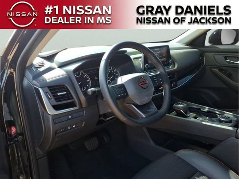 Certified 2025 Nissan Rogue SV AWD/4WD image 12