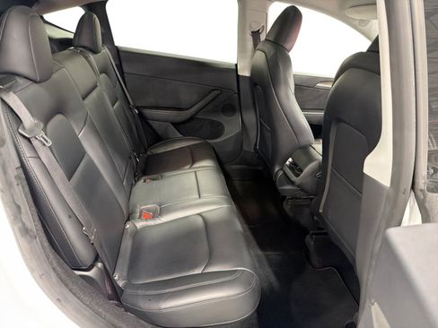 Certified 2023 Tesla Model Y AWD image 11