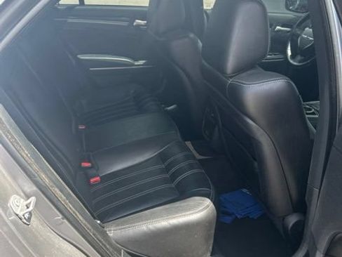 Used 2018 Chrysler 300 S w/ 300S Premium Group RWD image 10