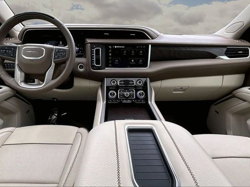 Used 2024 GMC Yukon XL Denali w/ Denali Reserve Package AWD/4WD image 7