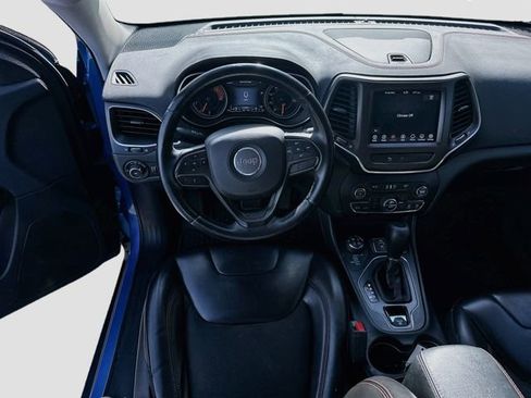 Used 2019 Jeep Cherokee Trailhawk AWD/4WD image 23