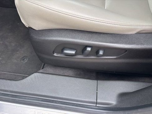 Used 2019 Cadillac XT4 Luxury w/ Cold Weather Package FWD image 12