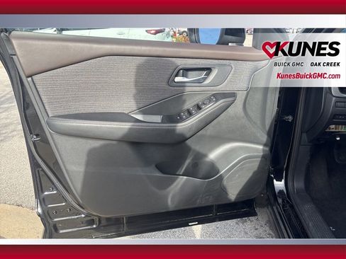 Used 2023 Nissan Rogue SV image 8