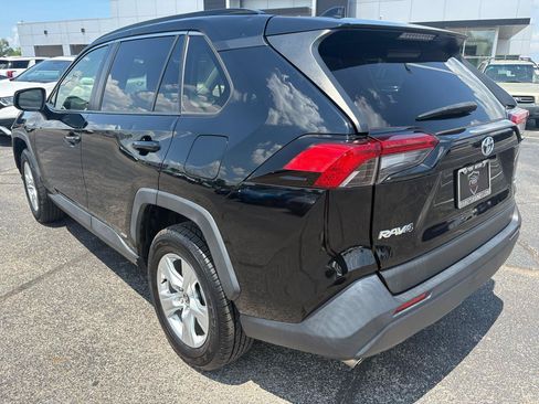 Used 2021 Toyota RAV4 LE AWD/4WD image 3