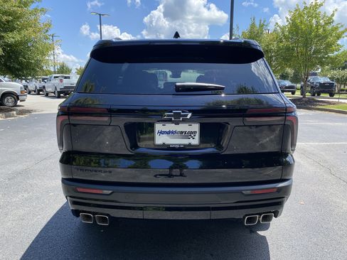 Used 2026 Chevrolet Traverse LT w/ Midnight/Sport Edition FWD image 8
