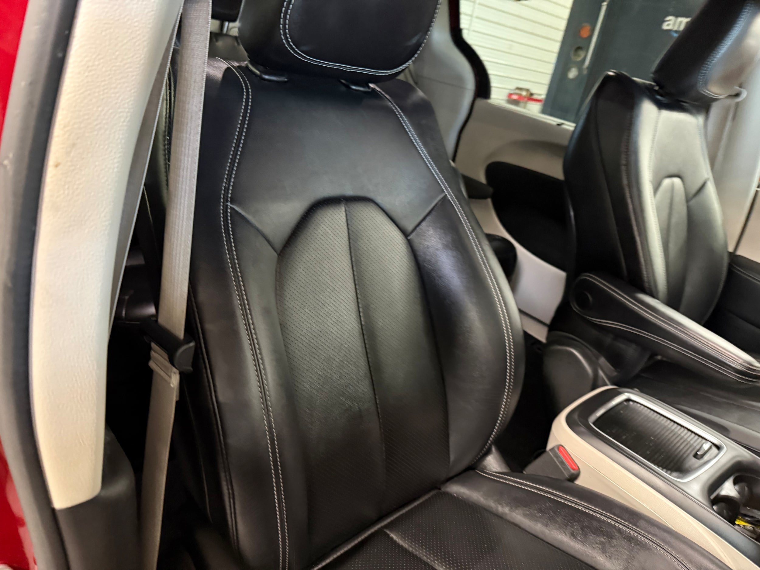 Certified 2024 Chrysler Pacifica Touring-L AWD/4WD image 12