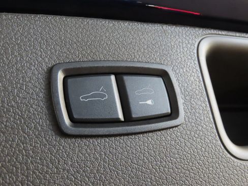Certified 2024 Porsche Macan AWD/4WD image 51
