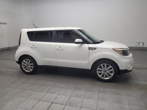 Used 2019 Kia Soul + FWD image 11