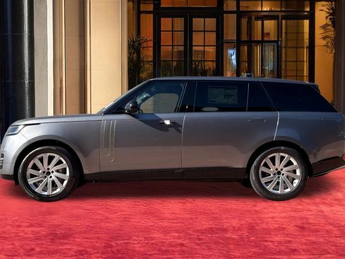 New 2026 Land Rover Range Rover Long Wheelbase SE AWD/4WD image 2