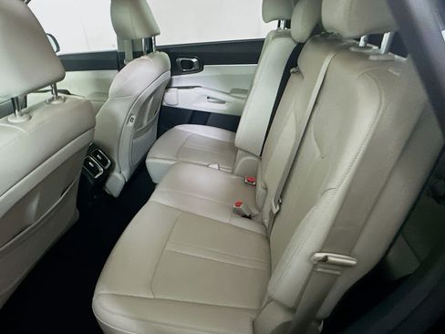 Used 2023 Kia Sorento S image 27