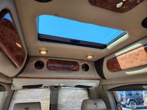 Used 2021 Chevrolet Express 2500 LS w/ Enhanced Convenience Package image 9