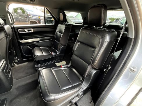 Used 2022 Ford Explorer XLT w/ Equipment Group 202A AWD/4WD image 20