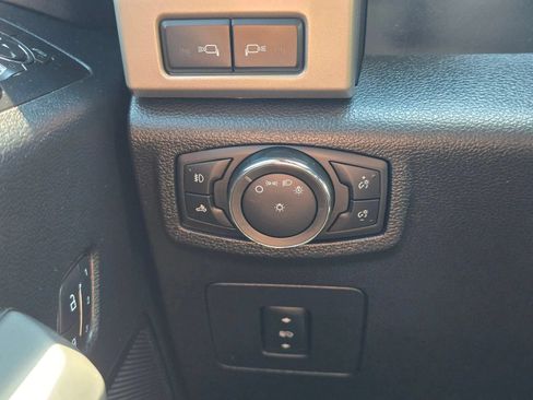 Used 2015 Ford F150 Lariat w/ Equipment Group 502A Luxury AWD/4WD image 24