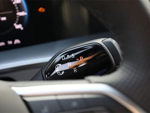 New 2025 Volkswagen Tiguan SE R-Line image 16