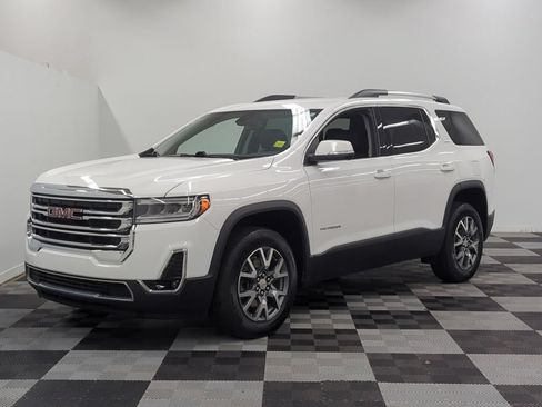 Used 2023 GMC Acadia SLT FWD image 3