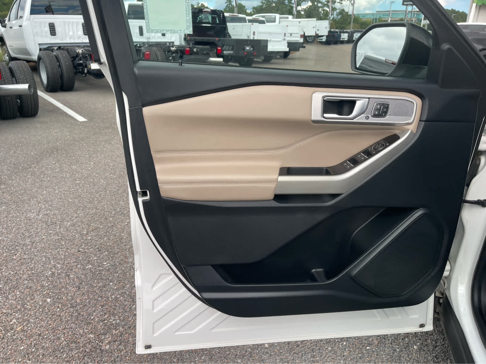 Used 2021 Ford Explorer Limited w/ Equipment Group 301A RWD image 10