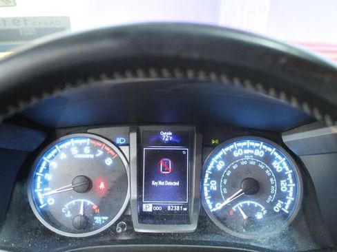 Used 2020 Toyota Tacoma TRD Sport AWD/4WD image 18