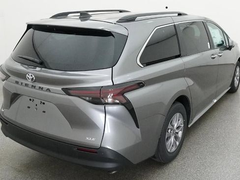 New 2026 Toyota Sienna XLE image 41