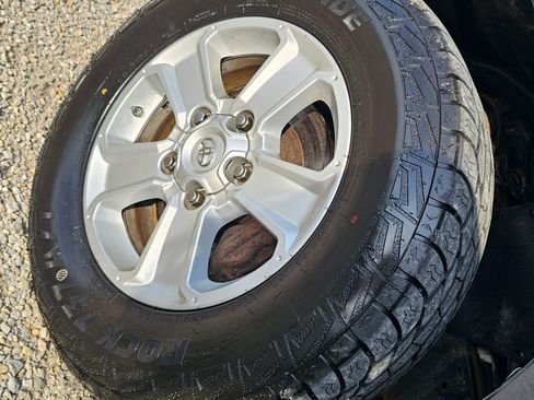 Used 2018 Toyota Tundra SR5 AWD/4WD image 11