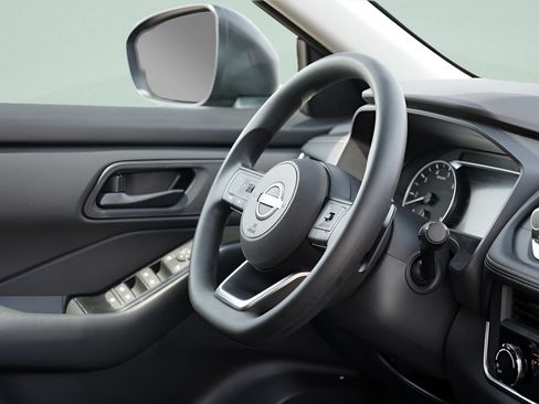 Used 2024 Nissan Rogue S AWD/4WD image 12